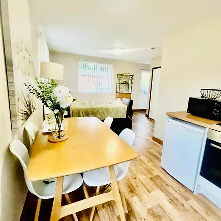 Ivy With Hot Tub Dom wakacyjny