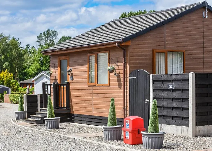 Holiday home Ivy With Hot Tub *