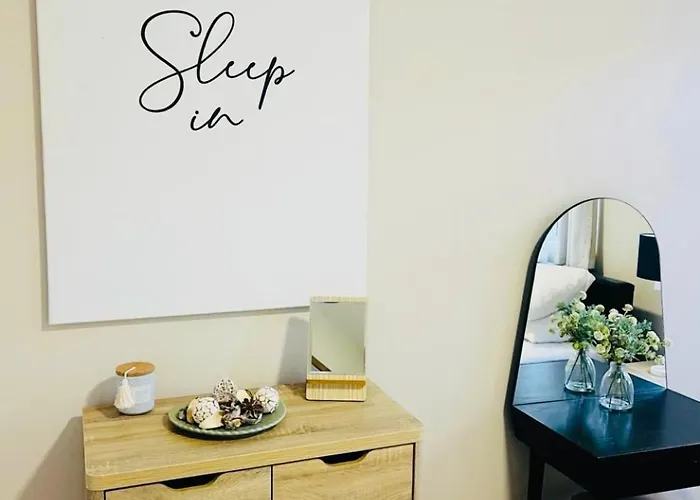 Holiday home Ivy With Hot Tub *